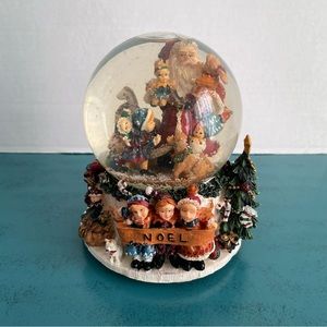 Danson Decor Collectible Musical Christmas Water Globe